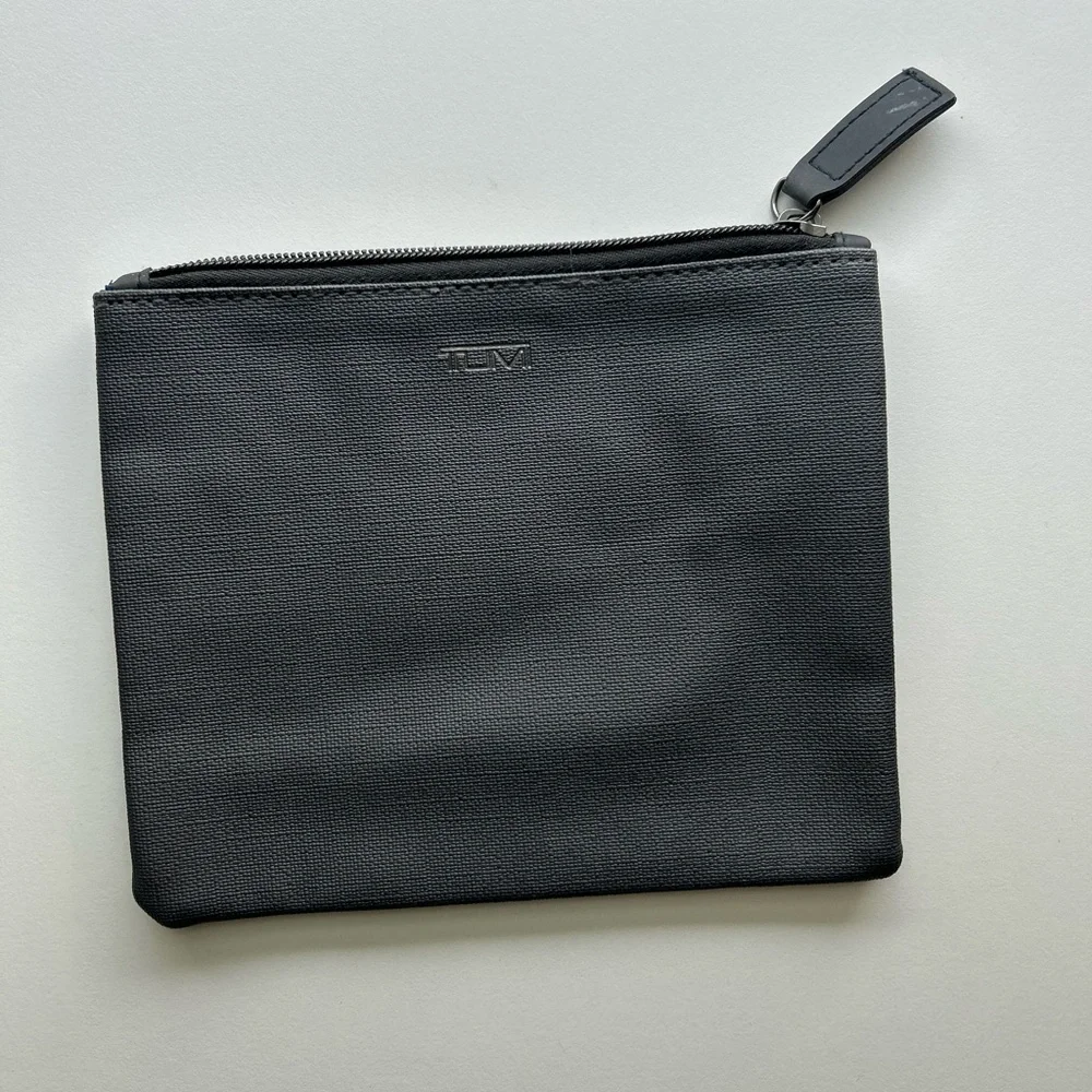 TUMI gray travel makeup accessories zipper bag